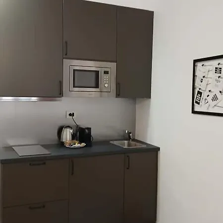 View 4 *